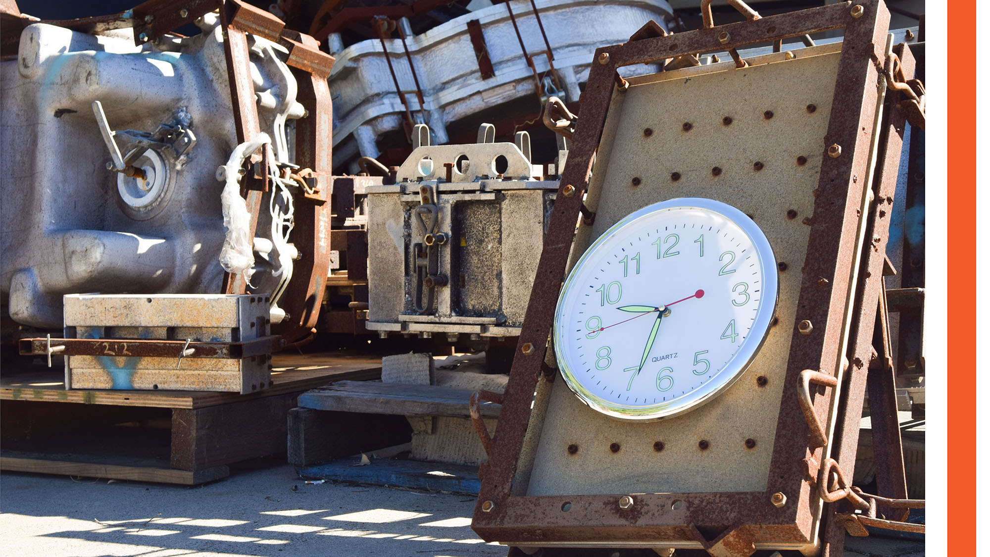 Clock on textured mould